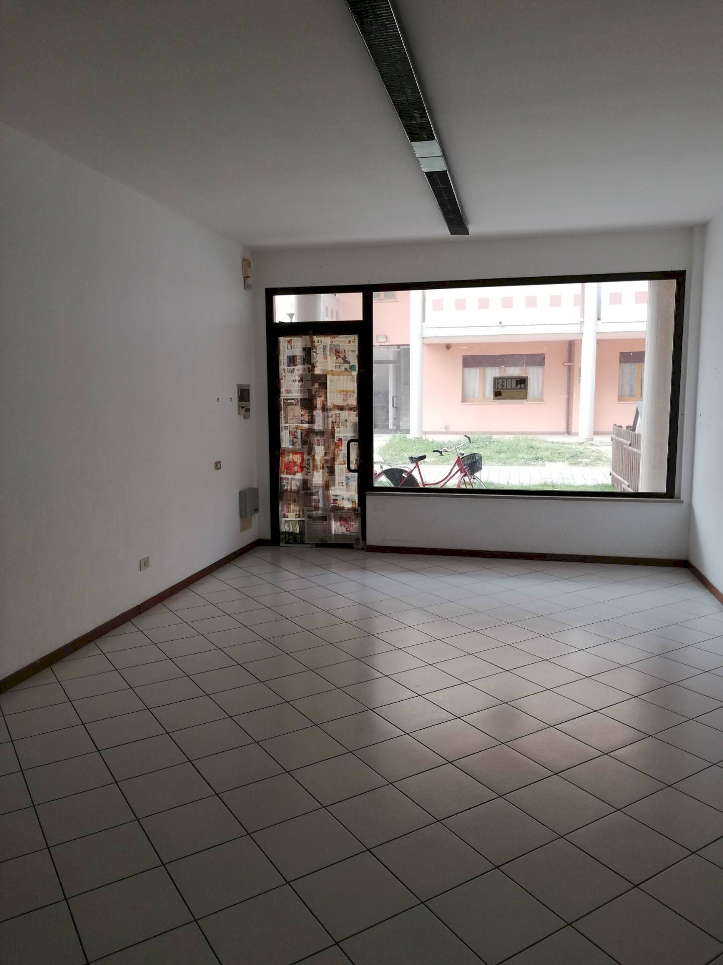 Foto 1 - Commercial Premises Zona Coop Lucrezia, Cartoceto - photo 1