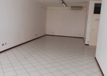 Foto 2 - Locale Commerciale Zona Coop Lucrezia, Cartoceto - foto 2