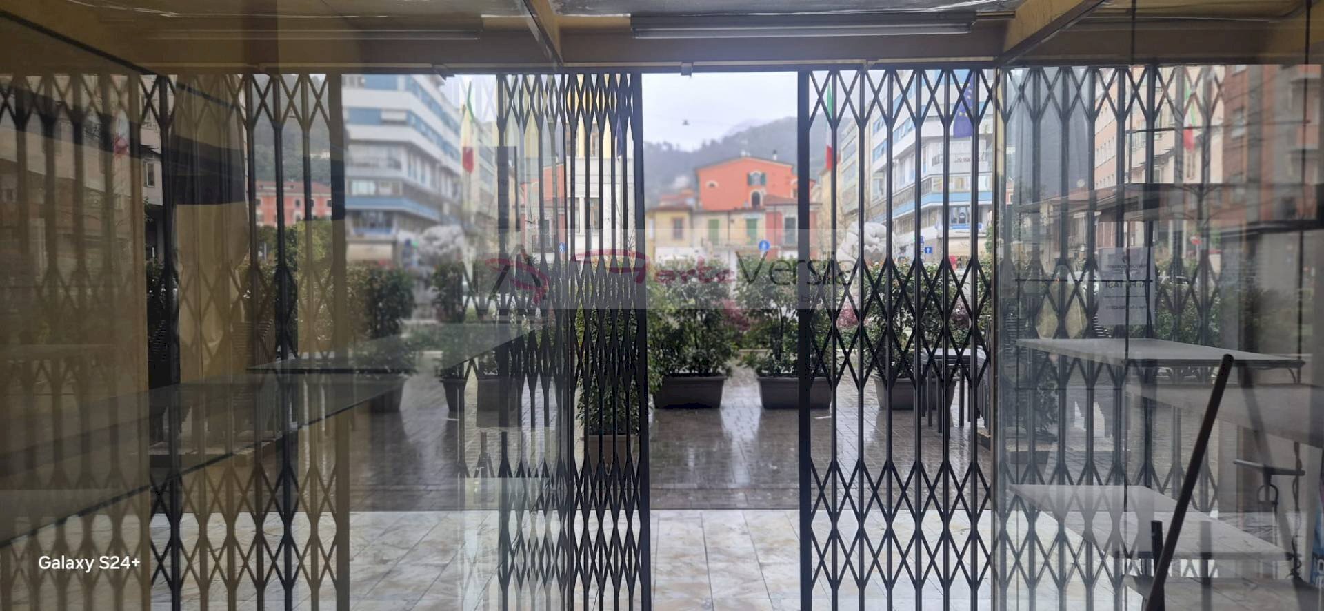 vetrina fronte strada - Office Massa - photo 2
