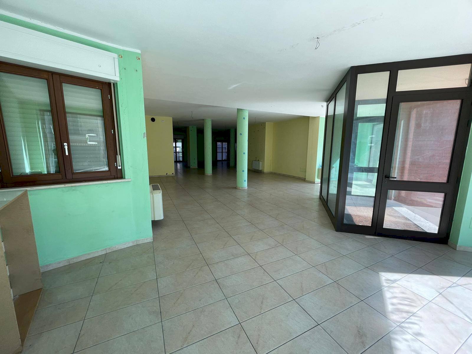 Foto 2 - Commercial Premises Strada Carignano
 
23, Moncalieri - photo 2