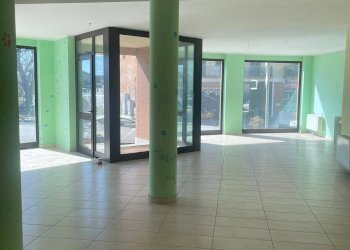 Foto 6 - Commercial Premises Strada Carignano
 
23, Moncalieri - photo 6