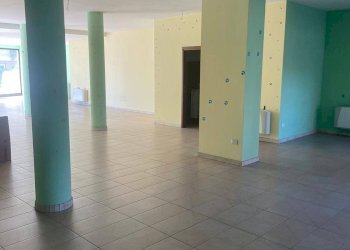 Foto 11 - Commercial Premises Strada Carignano
 
23, Moncalieri - photo 11