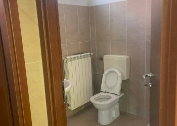 Foto 17 - Commercial Premises Strada Carignano
 
23, Moncalieri - photo 17