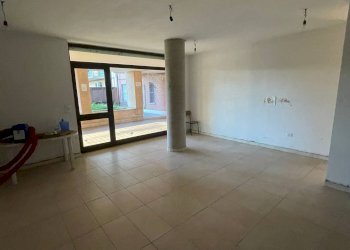 Foto 3 - Commercial Premises Strada Carignano
 
23, Moncalieri - photo 3