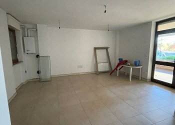 Foto 6 - Commercial Premises Strada Carignano
 
23, Moncalieri - photo 6