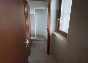 Foto 10 - Commercial Premises Strada Carignano
 
25, Moncalieri - photo 10