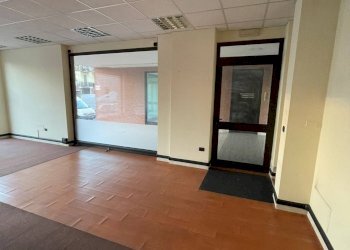 Foto 12 - Commercial Premises Strada Carignano
 
25, Moncalieri - photo 12