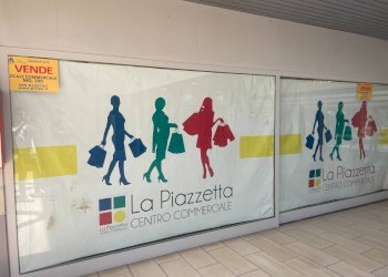 Vetrine esterne - Locale Commerciale Via Nizza
 
5, Rivoli - foto 13