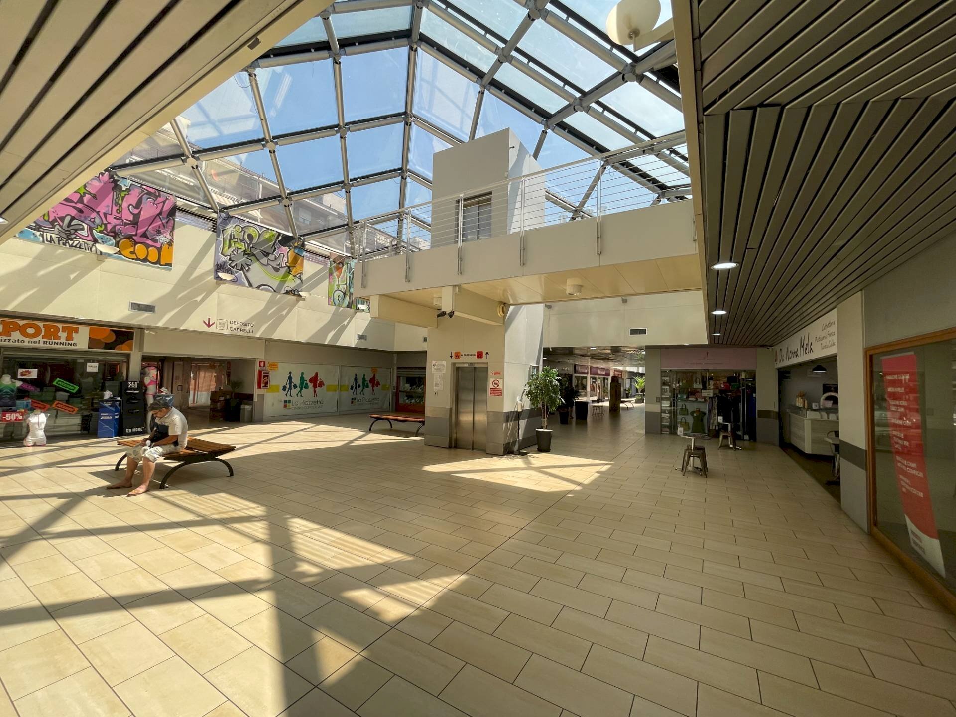 Interno centro commerciale - Locale Commerciale Via Nizza
 
5, Rivoli - foto 2