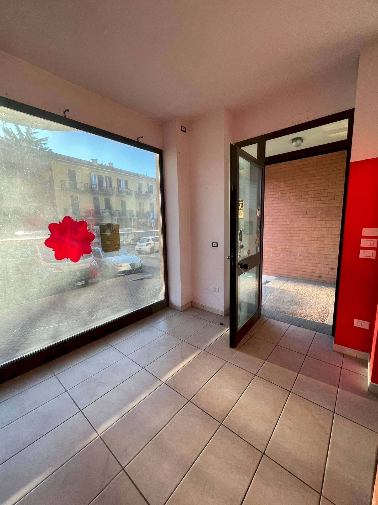 Foto 3 - Commercial Premises Strada Carignano
 
23, Moncalieri - photo 3