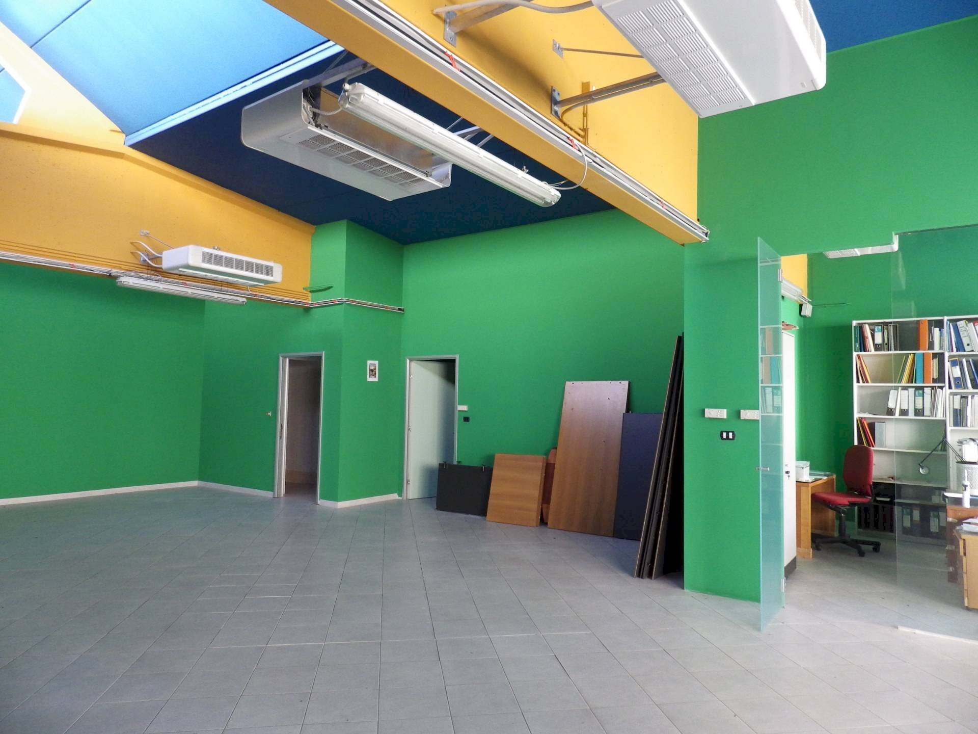 LOCALE OPEN SPACE - Locale Commerciale CORSO MONCENISIO
 
63, Rosta - foto 2