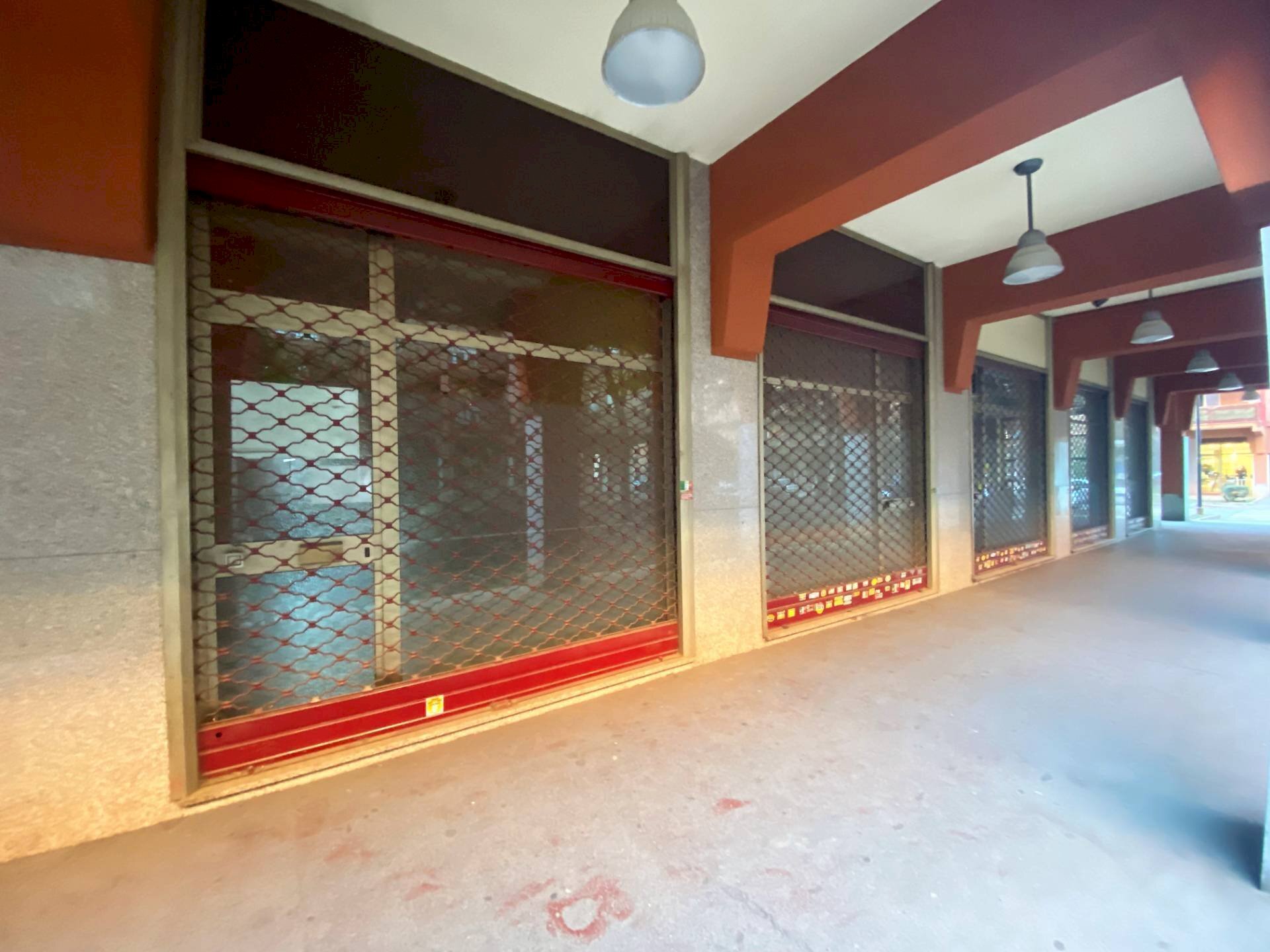 Foto 1 - Commercial Premises VIA VACCHIERI
 
6, Collegno - photo 1