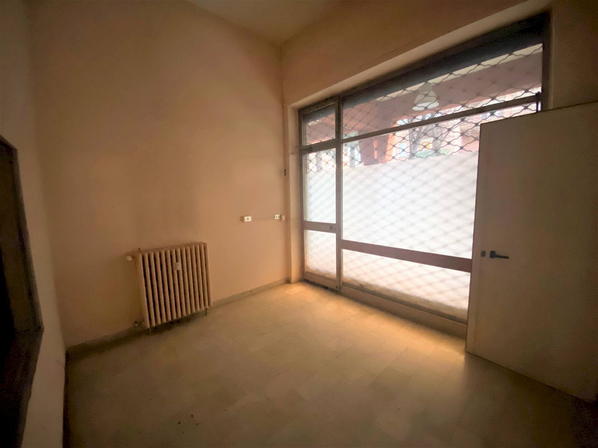 Foto 3 - Commercial Premises VIA VACCHIERI
 
6, Collegno - photo 3