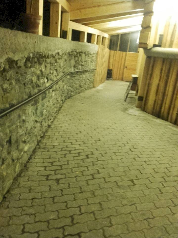 Foto 2 - Locale Commerciale Via IV Norembre
 
35, Cesana Torinese - foto 2