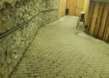 Foto 2 - Locale Commerciale Via IV Norembre
 
35, Cesana Torinese - foto 2