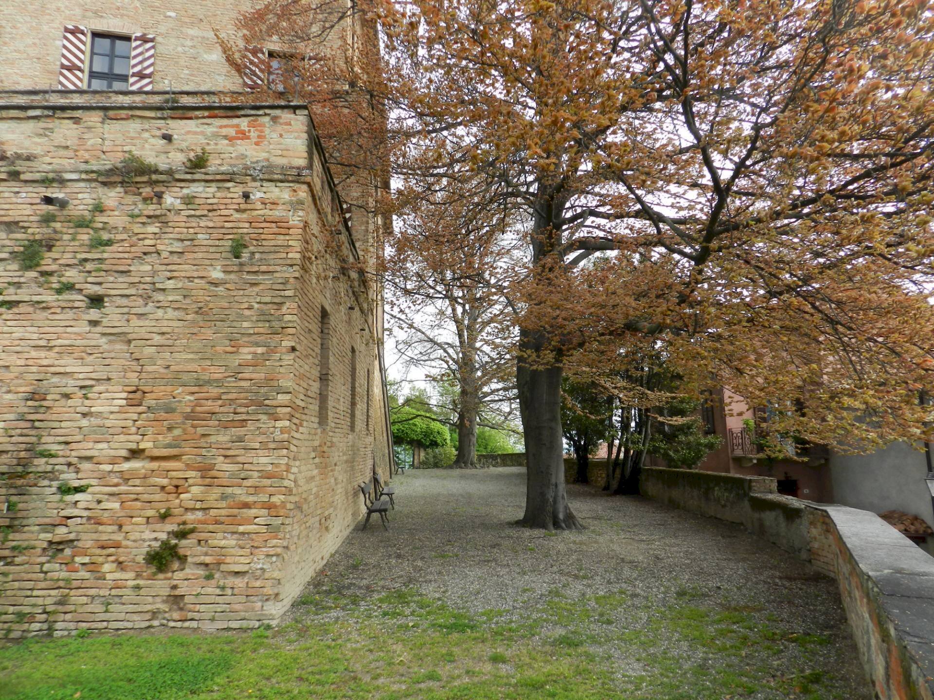 Foto 3 - Castello piazza Umberto I
 
4, Montiglio Monferrato - foto 3