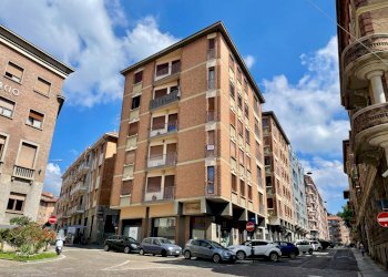 Foto 2 - Quadrilocale via Massimo d'Azeglio
 
2, Asti - foto 2