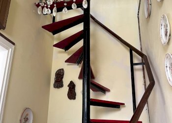 Scala che conduce al secondo piano mansardato - Casa indipendente frazione Sessant
 
34A, Asti - foto 21