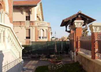 Foto 104 - Villa Viale Amerigo Vespucci
 
7, Massa - foto 100