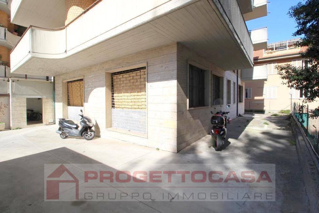 Foto 1 - Locale Commerciale VIA DAMIANI, San Benedetto del Tronto - foto 1