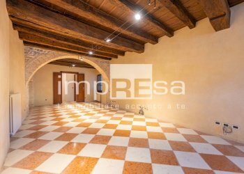 Interno - Bilocale Piazza Mercato
 
3, Valvasone Arzene - foto 2