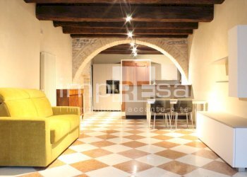 Foto 3 - Bilocale Piazza Mercato
 
3, Valvasone Arzene - foto 3