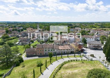 Foto 1 - Villa Piazza del Carmine
 
7, Caneva - foto 1