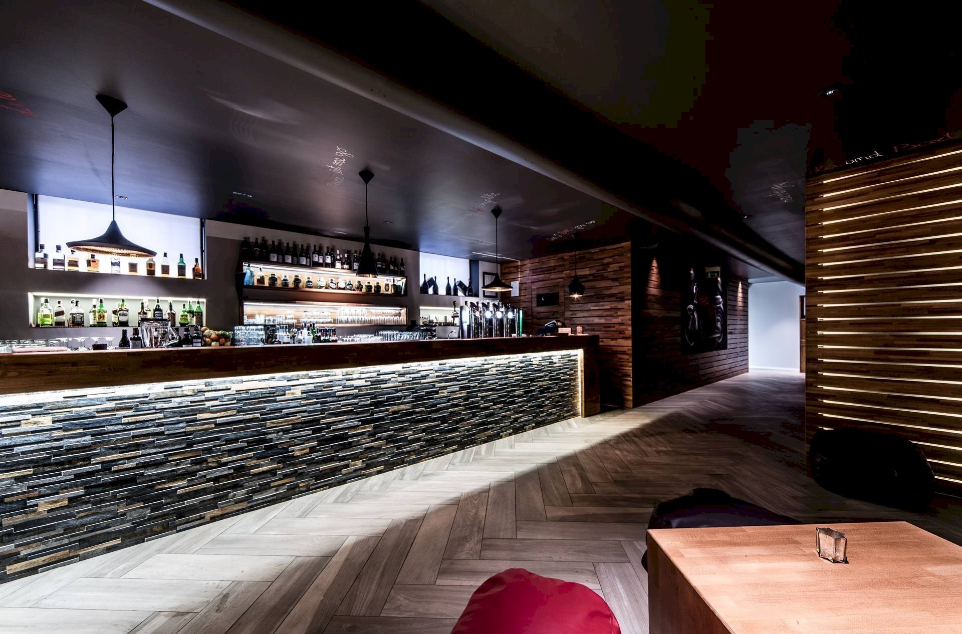 Foto 2 - Locale Commerciale PIAZZA AGNELLI
 
2, Sestriere - foto 2