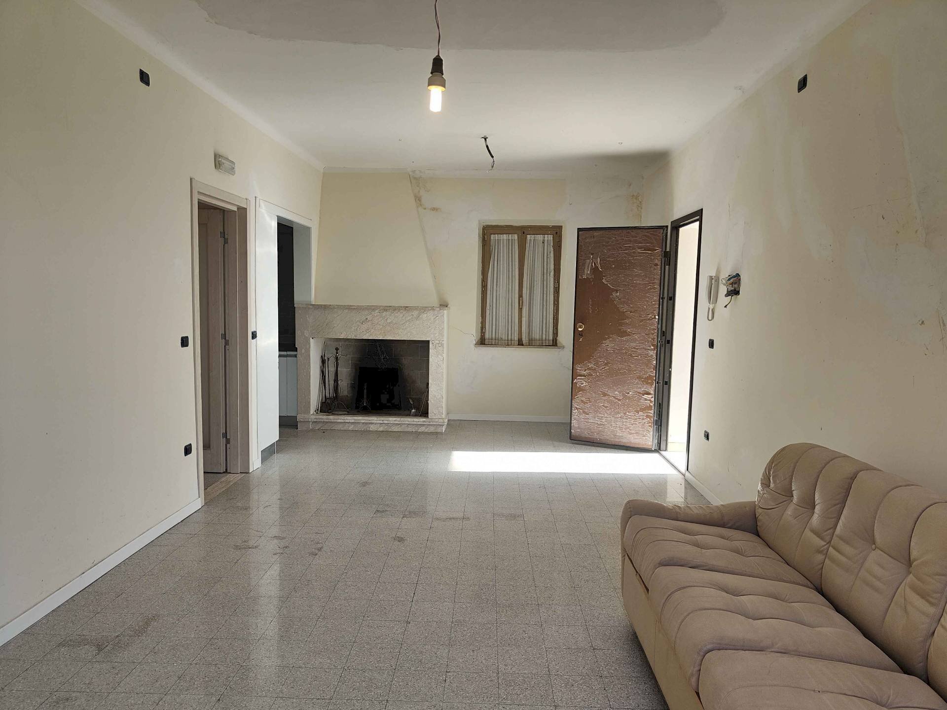 Foto 2 - Rustico Contrada Santa Caterina
 
10, Acquaviva Picena - foto 2