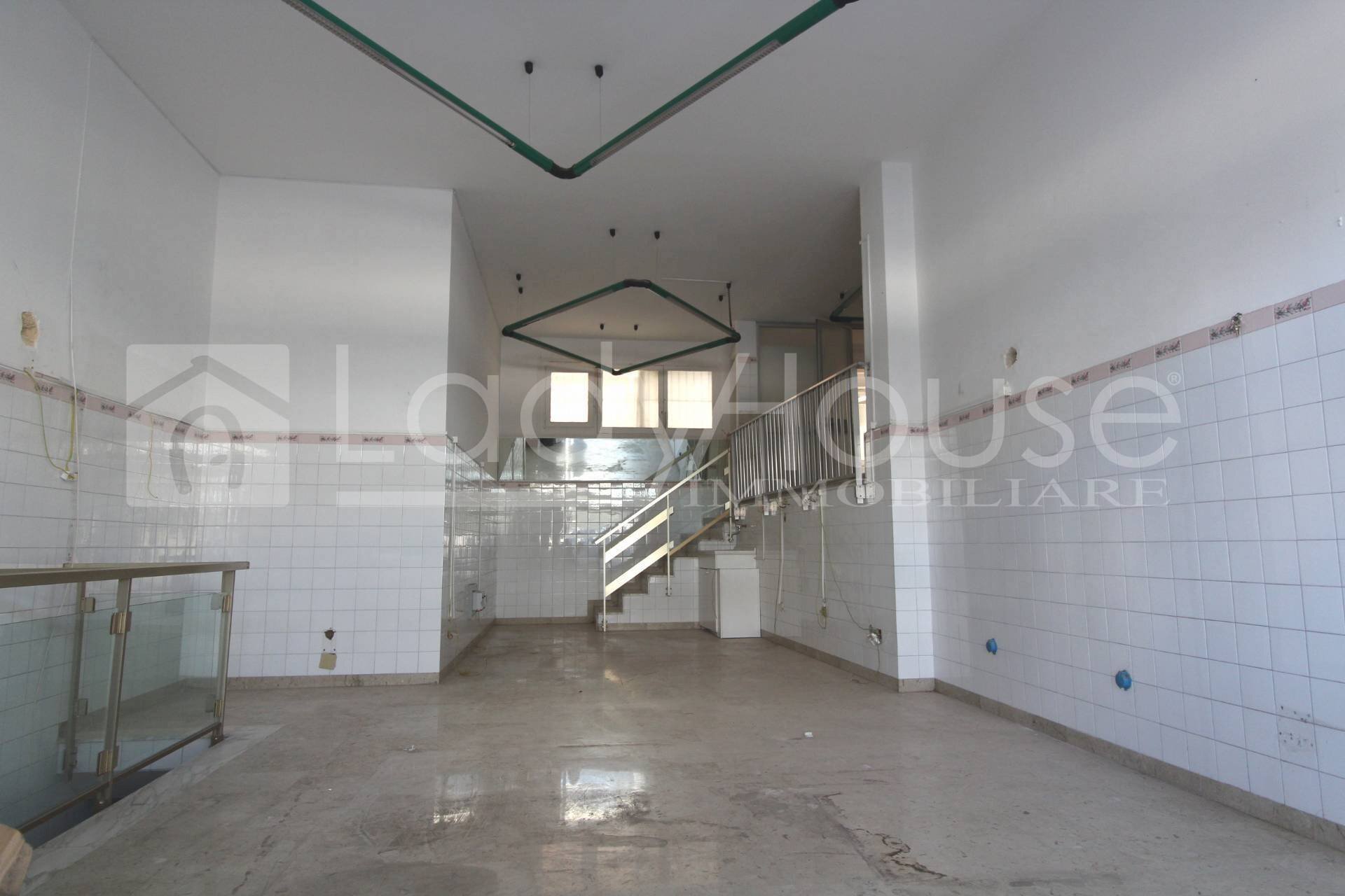 Foto 2 - Commercial Premises via Lecce
 
13, Gallipoli - photo 2