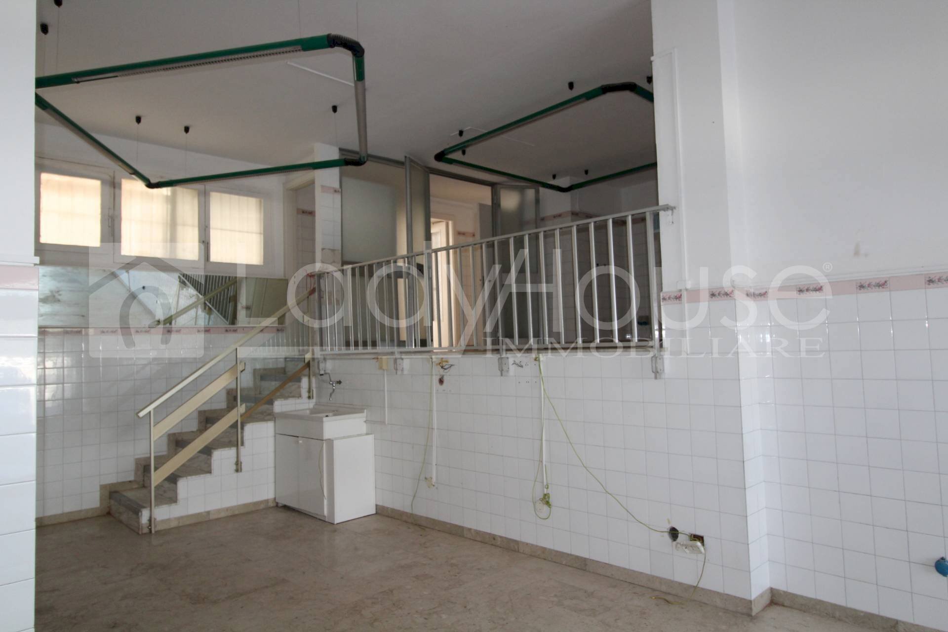 Foto 3 - Commercial Premises via Lecce
 
13, Gallipoli - photo 3