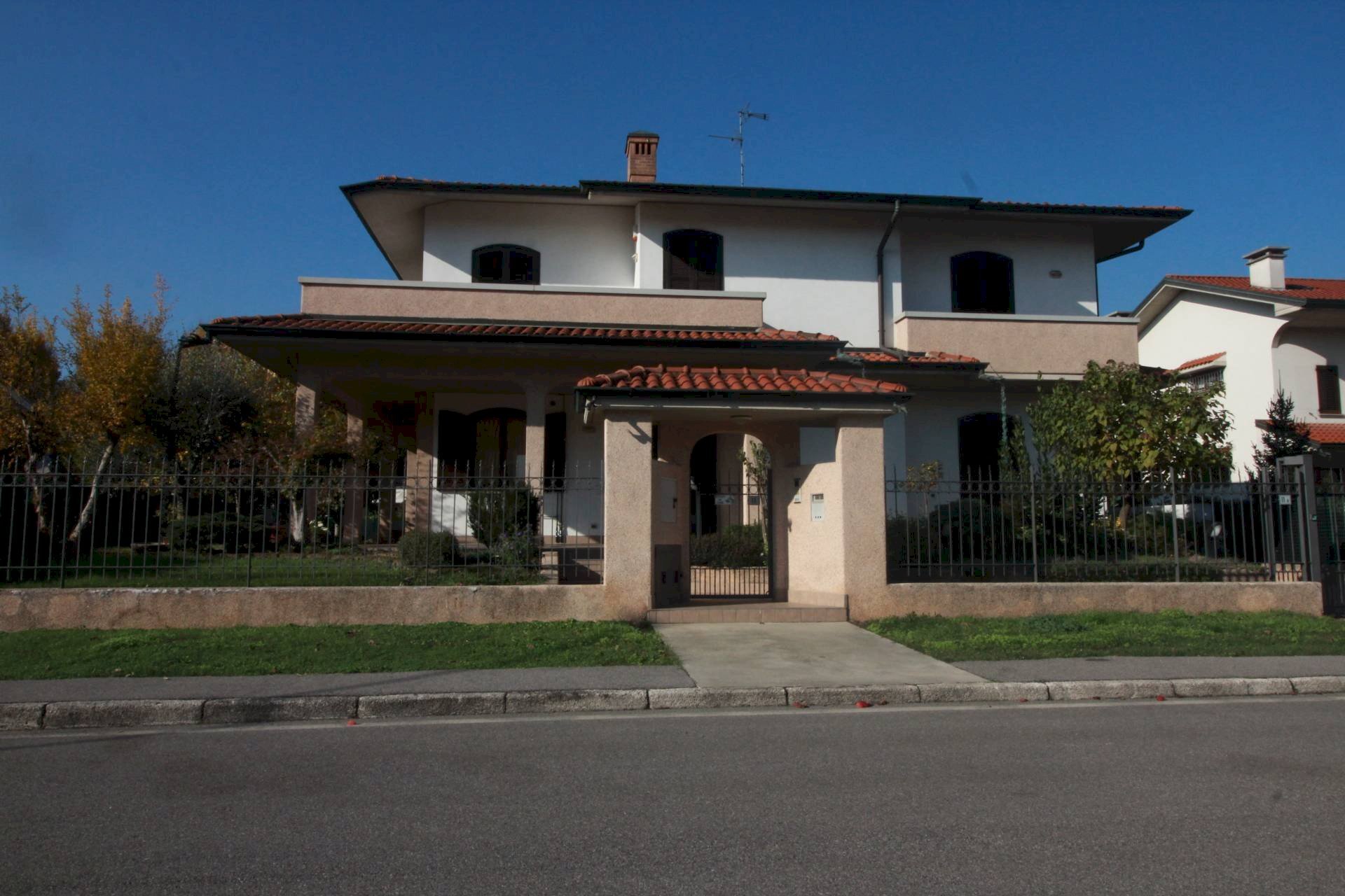 Foto 1 - Villa Via Casanova
 
9, Melzo - foto 1