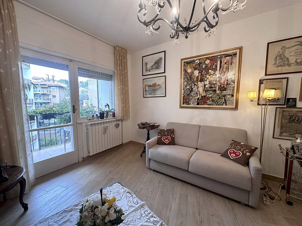 Soggiorno - Four-room apartment Via Catullo
 
1, Trieste - photo 1