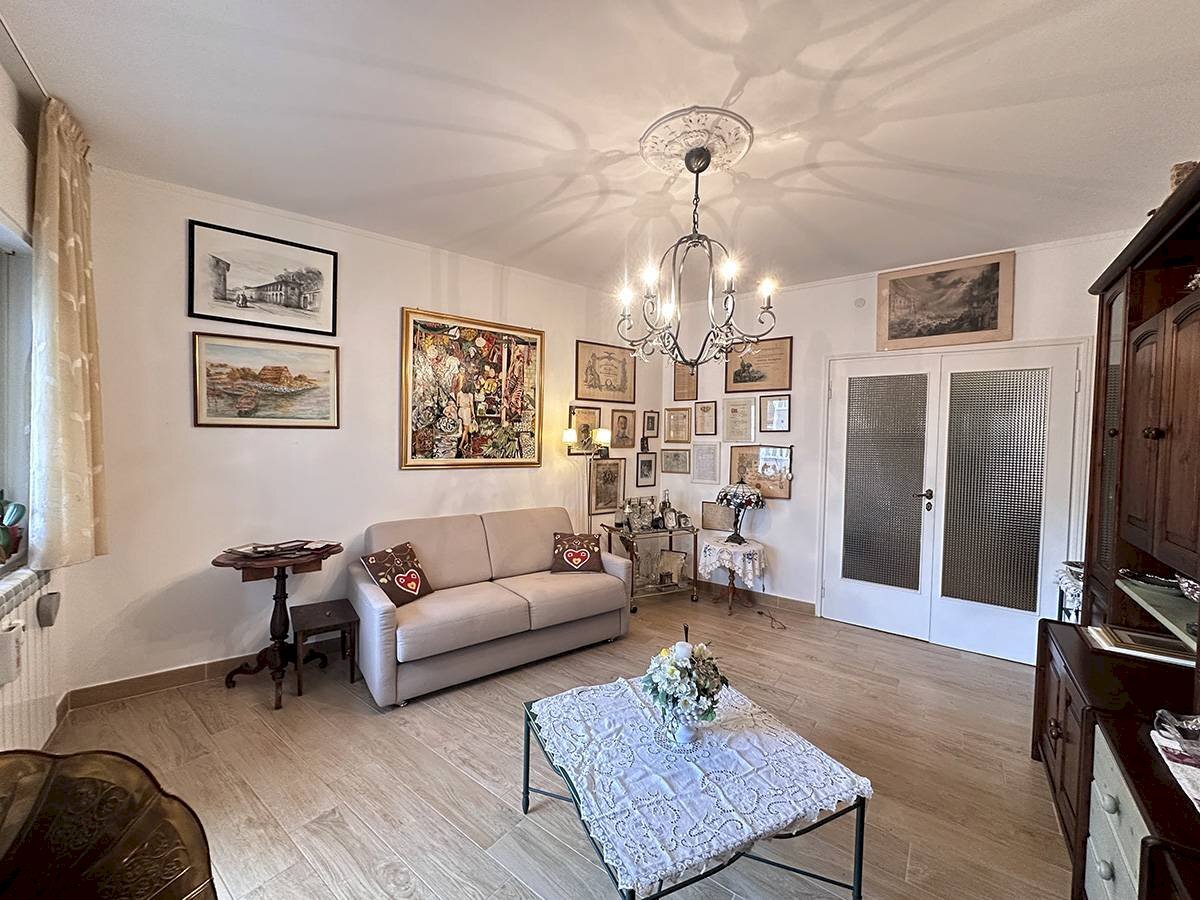 Soggiorno - Four-room apartment Via Catullo
 
1, Trieste - photo 2