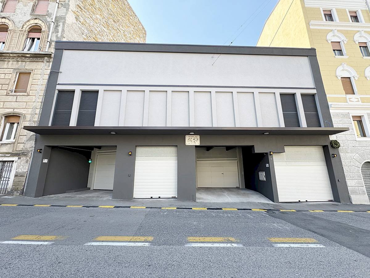 Esterno - Box Via Massimo D'azeglio
 
13, Trieste - foto 1