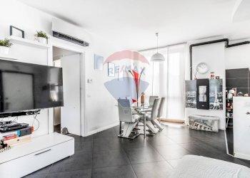 Sala da pranzo - Trilocale Via adige
 
2, Albizzate - foto 8