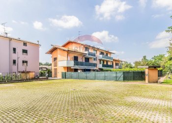 Edificio all\'aperto - Trilocale Via adige
 
2, Albizzate - foto 22