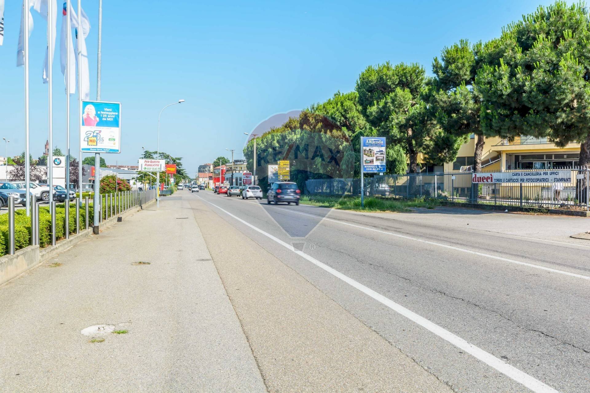 Edificio all\'aperto - Locale Commerciale Busto Arsizio - foto 2