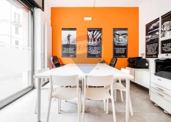 Sala da pranzo - Negozio magenta
 
19, Varese - foto 2