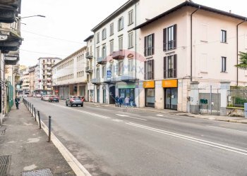 Edificio all\'aperto - Negozio magenta
 
19, Varese - foto 19