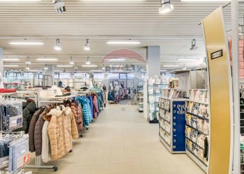 Cabina armadio - Locale Commerciale Roncari
 
39, Besozzo - foto 5