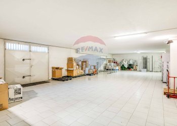 Parcheggio - Locale Commerciale Roncari
 
39, Besozzo - foto 18