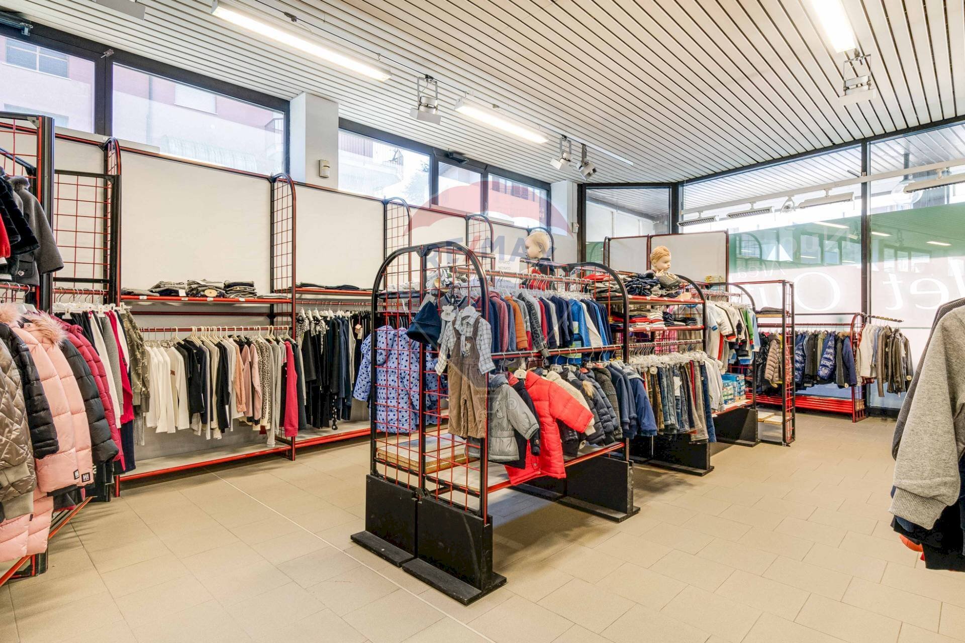 Cabina armadio - Commercial Premises Via Roncari
 
39, Besozzo - photo 2