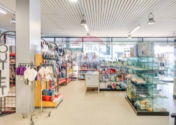 Non correlato - Commercial Premises Via Roncari
 
39, Besozzo - photo 8