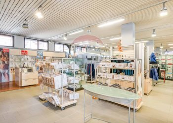 Dispensa di stoccaggio - Commercial Premises Via Roncari
 
39, Besozzo - photo 9