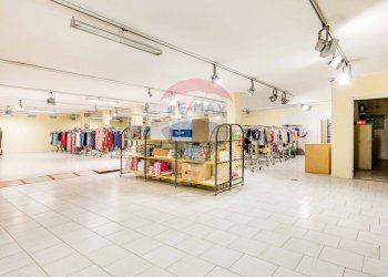 Non correlato - Commercial Premises Via Roncari
 
39, Besozzo - photo 13