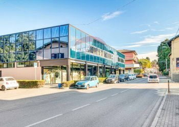 Edificio all\'aperto - Commercial Premises Via Roncari
 
39, Besozzo - photo 22