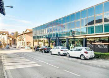 Edificio all\'aperto - Commercial Premises Via Roncari
 
39, Besozzo - photo 23