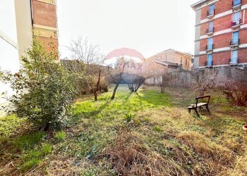 Giardino - Terreno edificabile via giuseppe garibaldi
25, Galliate - foto 1