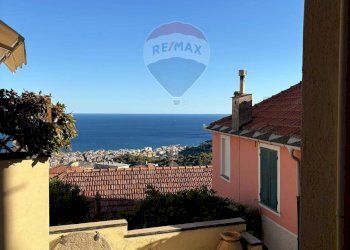 Vista dell\'acqua - Casa indipendente VIA LEON PANCALDO
 
26, Alassio - foto 1